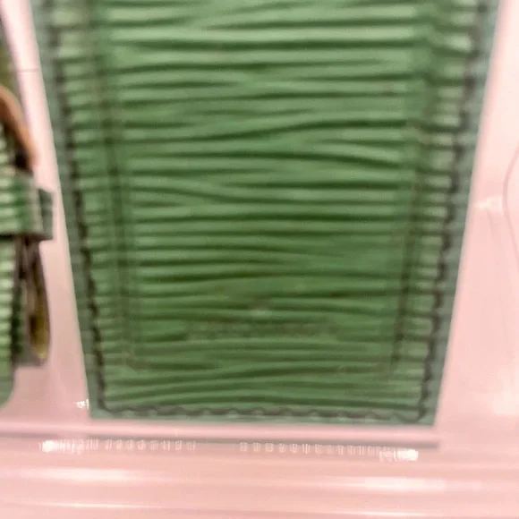 LOUIS VUITTON Vintage Epi Emerald Green Textured Luggage Tag & Poignet - Picture 5 of 6